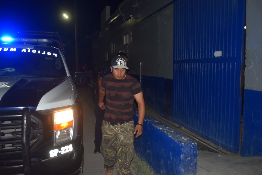Policiaca : Detienen a varios individuos en redada
