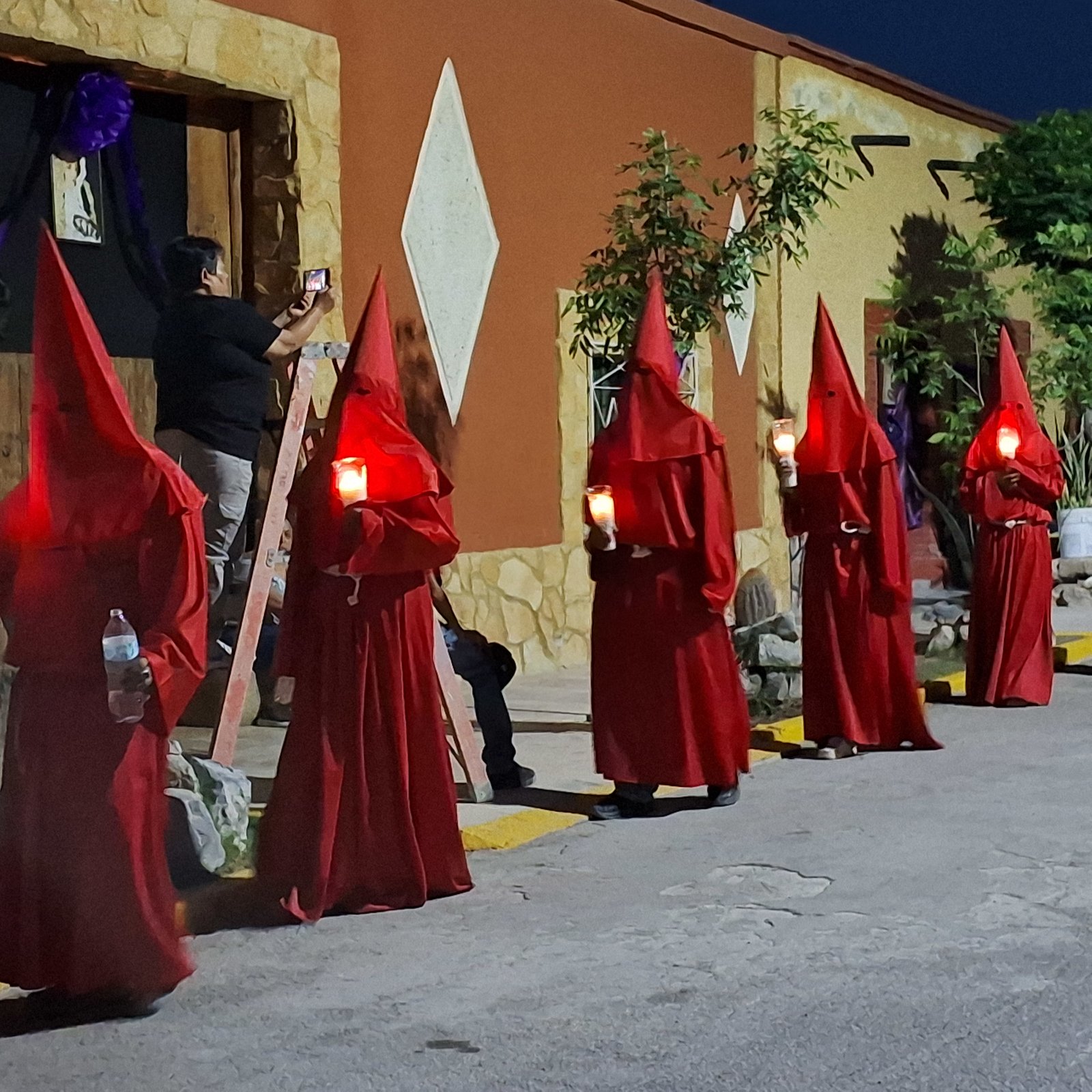 Llevan a cabo décima  edición de la Procesión del Silencio en Viesca: La asistencia estimada fue de  más de 7 mil personas.