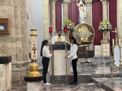 Celebran Domingo de Resurrección en la Parroquia Santiago Apóstol