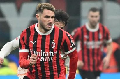 Santiago Giménez: 7 minutos en otra derrota del Milan en Serie A