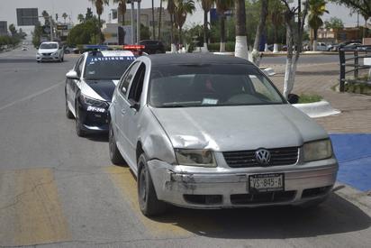 Choque entre dos vehículos en cruce de bulevares Pape y Madero deja solo daños materiales