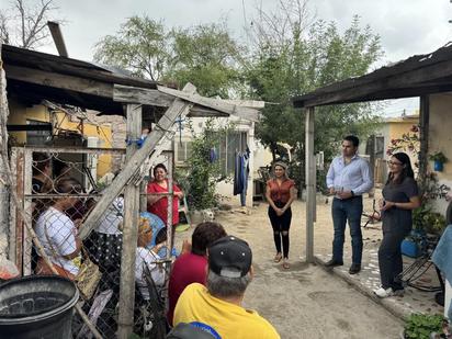 Gobierno de Coahuila entrega 15 Tarjetas de Salud Popular a adultos mayores en Sabinas y Cloete