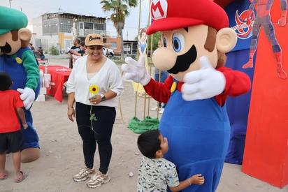 Claudia Andrade y Fundación Bravitos Celebran el Día del Niño con Diversión en la Colonia Las Palma