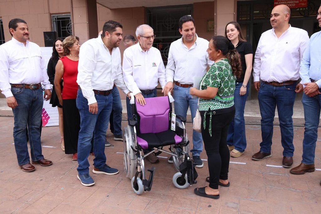 Coahuila: 


- El PRI tiene muy buenos gobiernos con Manolo Jiménez y Javier Díaz, destaca el presidente del CDE.