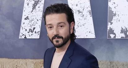 Diego Luna critica aranceles de Trump en ceremonia científica de Hollywood