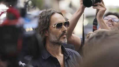 Russell Brand recibe libertad condicional por cargos de violación y agresión sexual