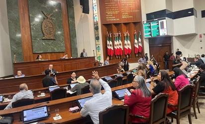 Diputados retiran fuero a alcalde de Ahome por contrato irregular