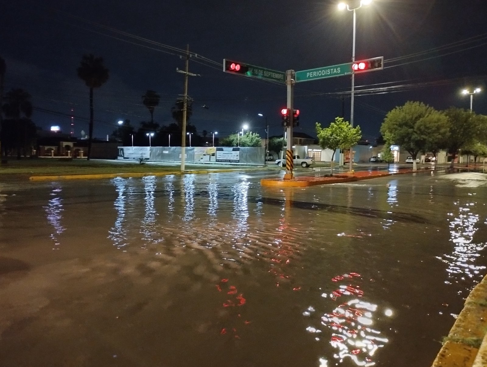 Tormenta causa inundaciones en Piedras Negras: Una intensa tormenta eléctrica con granizo azotó Piedras Negras la noche del viernes, provocando inundaciones, apagones y afecta