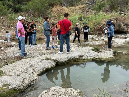 Familias exploran y aprenden en caminata por el río Monclova 