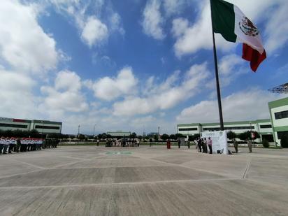Una mujer y 245 conscriptos hacen protesta a la bandera en servicio militar