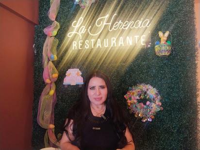 La regidora Elizabeth Fernández presencia riña en evento automotriz