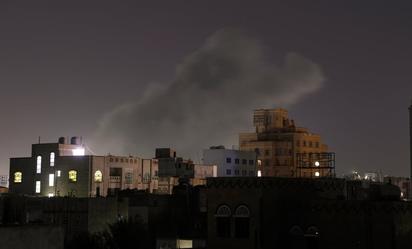 Bombardeos israelíes golpean puntos estratégicos en Yemen
