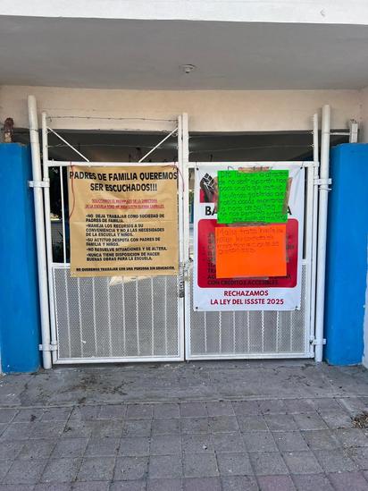 Padres de familia exigen destitución de directora de Primaria Ford 48 