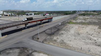 Limpian tramo de la carretera 57 en San Juan de Sabinas para mejorar imagen urbana y seguridad.