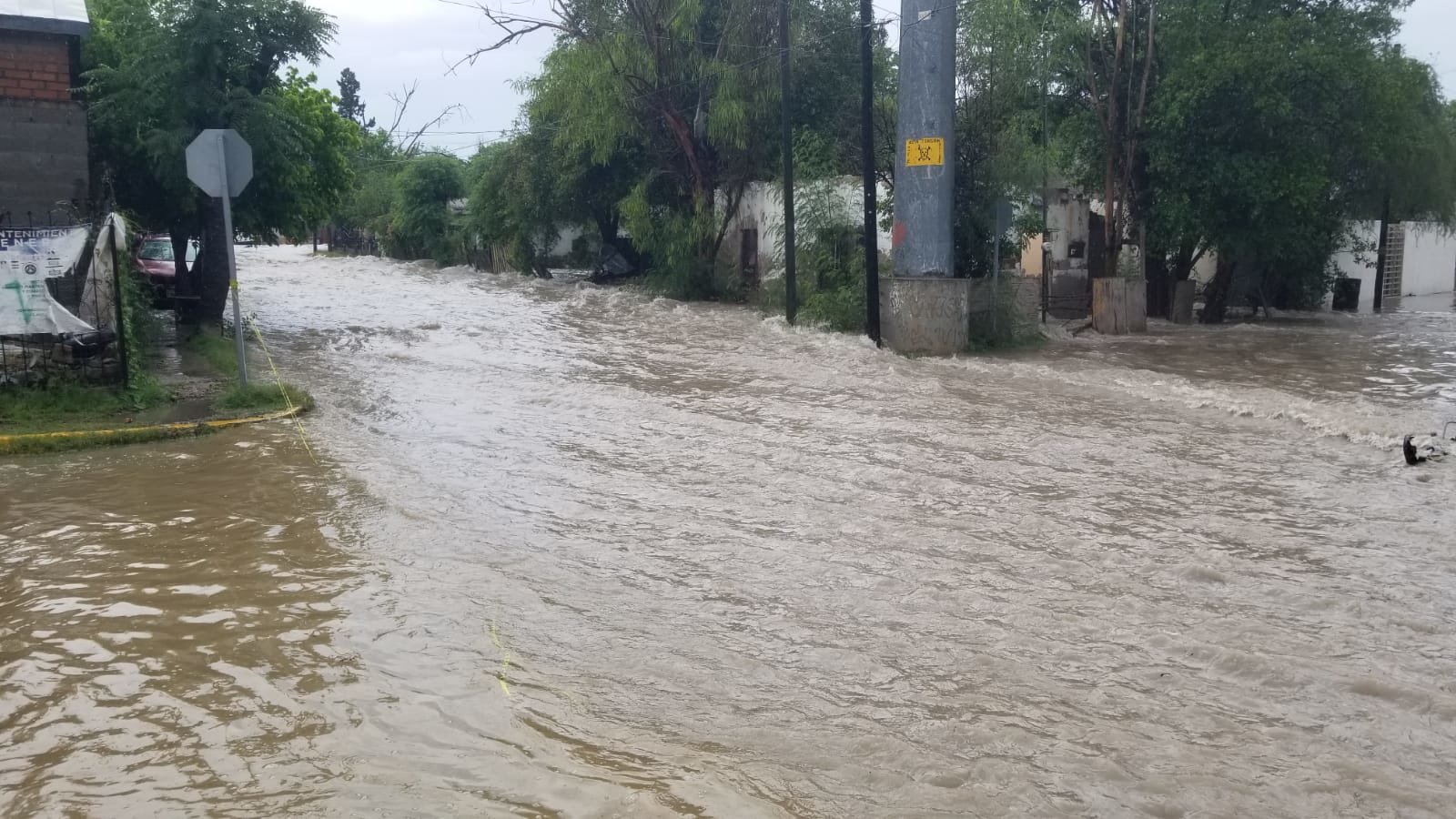 Tromba causa inundaciones y caos vial en Piedras Negras: Una intensa tromba con granizo azotó Piedras Negras la tarde del jueves, provocando severas inundaciones.