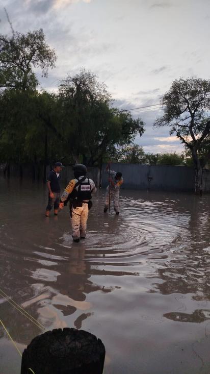 Apoya GN , PC y Bomberos a damnificados por la lluvia