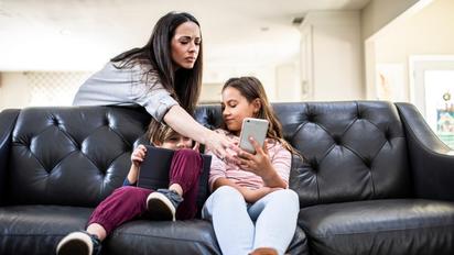 Madres digitales: criando desde la urgencia y la falta de apoyo   