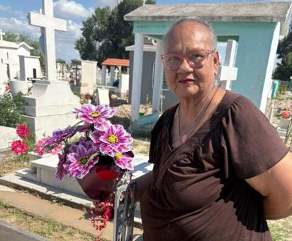 En vida, todo en vida: Un mensaje de amor para su madre desde el Panteón Guadalupe