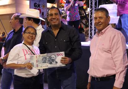 Gobierno Municipal celebra a las madres con música y premios en efectivo