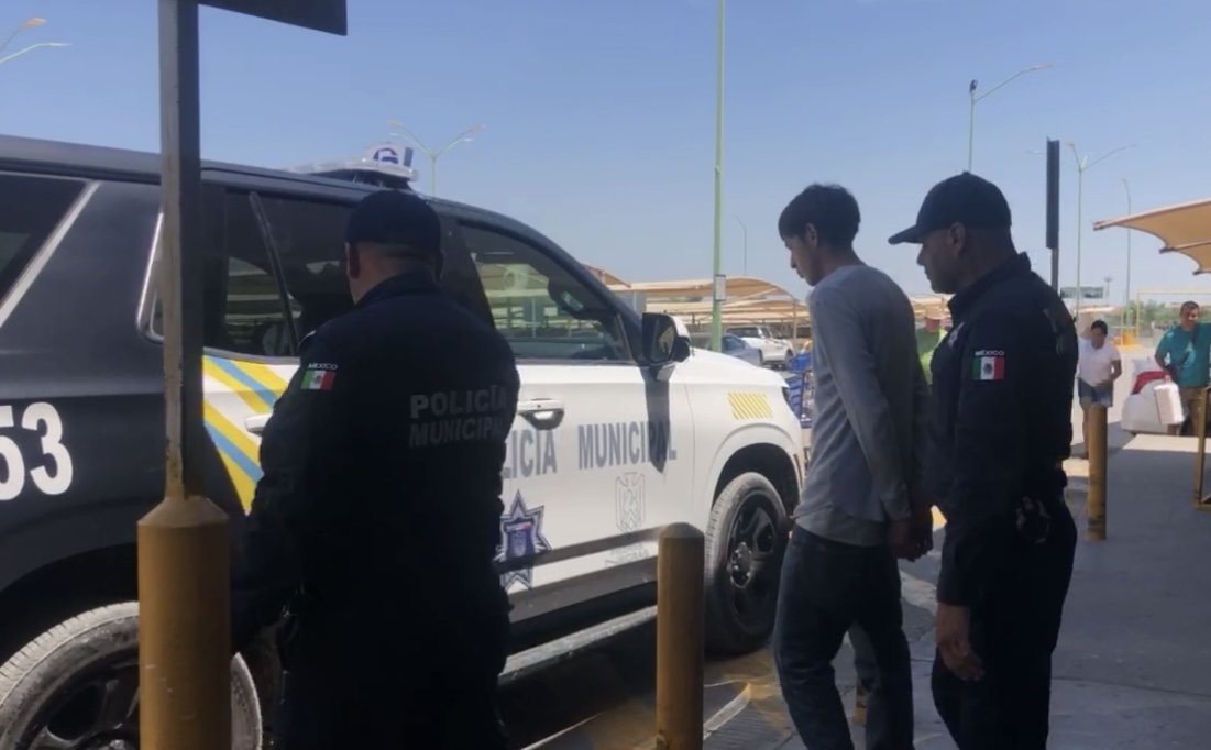 Robo: El sujeto fue capturado en flagrancia por elementos de seguridad privada del establecimiento