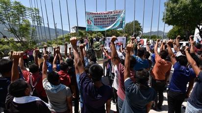 Muere sobreviviente del caso Ayotzinapa en accidente automovilístico