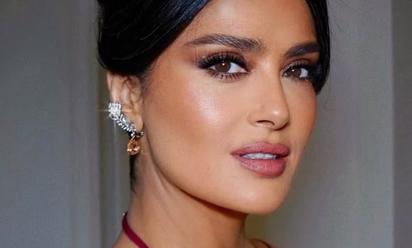 ¡A sus 58 años! Salma Hayek rompe esquemas en sensual portada de revista