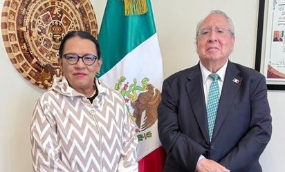 Rosa Icela Rodríguez entrega invitación al Papa León XIV para visitar México