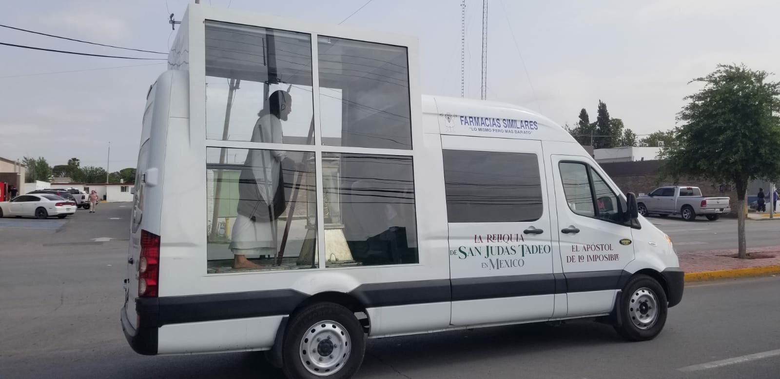Fieles reciben con devoción reliquias del apóstol San Judas: Las reliquias del apóstol San Judas Tadeo llegaron a Piedras Negras, donde cientos de fieles se congregaron para recibirlas