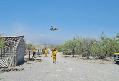 Con apoyo aéreo, avanza combate al incendio en el Cerro de la Gloria