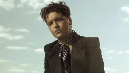 Christian Nodal revela graves secuelas por accidentes y caídas
