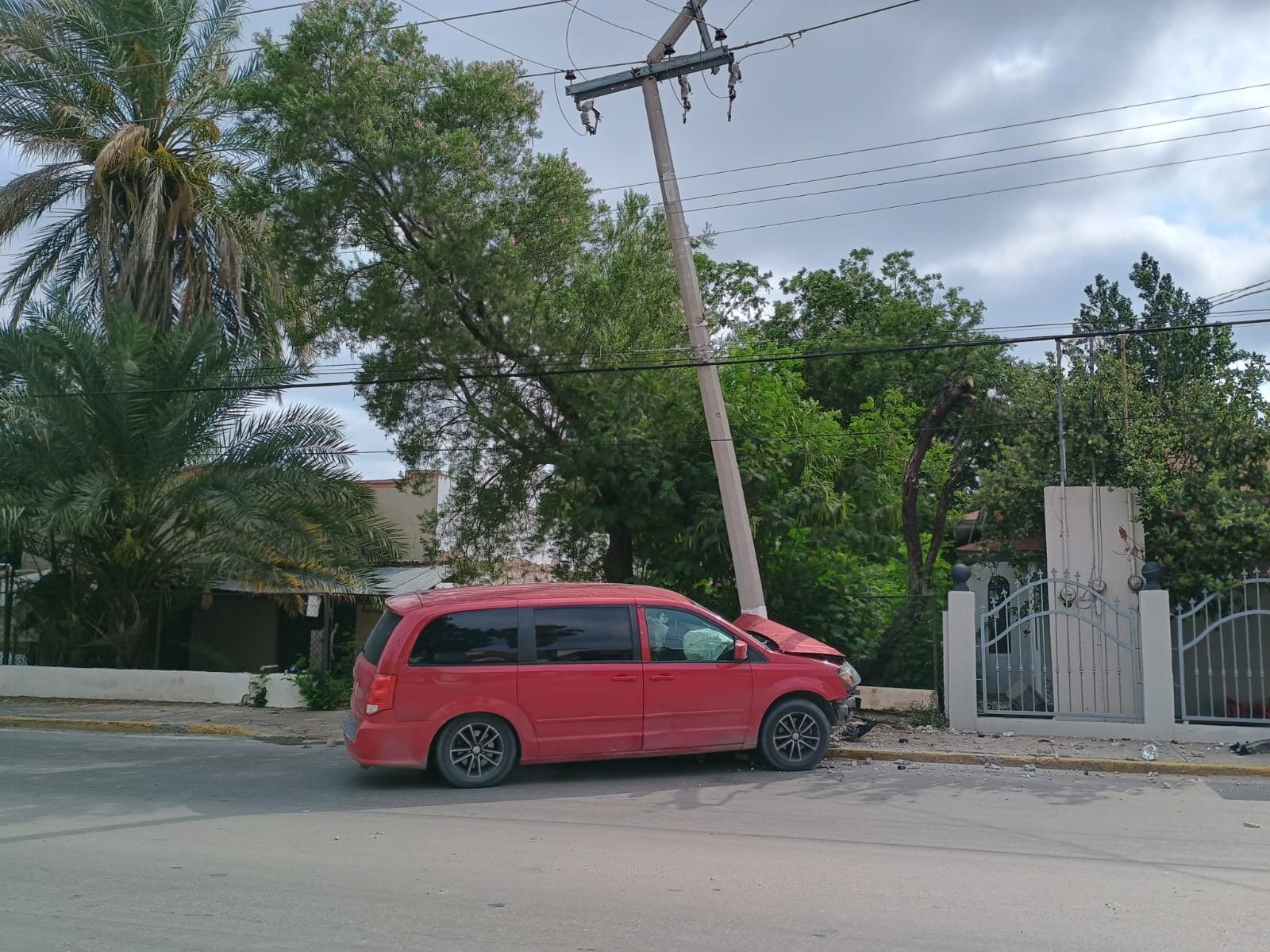 Accidente vial : El incidente ocurrió en el cruce de Coahuila y Monterrey, En la colonia Buena Vista. 