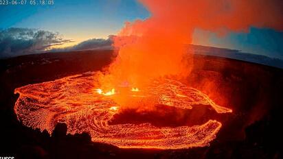 ¡Impresionante! El volcán Kilauea lanza lava a 300 metros