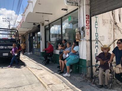 Abuelitos ignoran formas de  cobrar pensión más seguras      