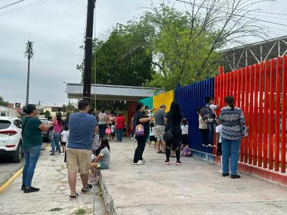 Padres cierran el kínder por falta de climas y desvío de fondos de la Escuela es Nuestra 