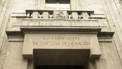 Empresas exigen al SAT devolución de impuestos con intereses