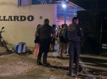 Reunión termina en violencia y un hombre herido con arma blanca en Los Pinos
