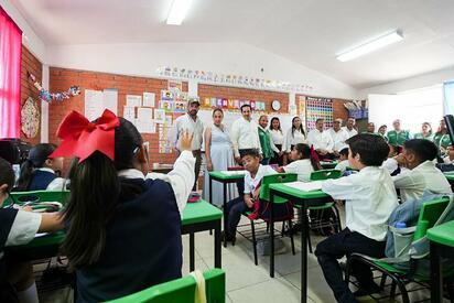 Entregan aula nueva en primaria Ricardo Alfonso Medina
