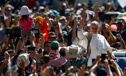 Miles aclaman al Papa León XIV mientras defiende la familia tradicional