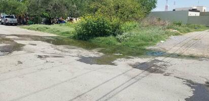 Fuga de aguas negras afecta tramo clave en Piedras Negras