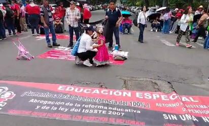 CNTE no se mueve del Zócalo: exige respuesta directa de Sheinbaum