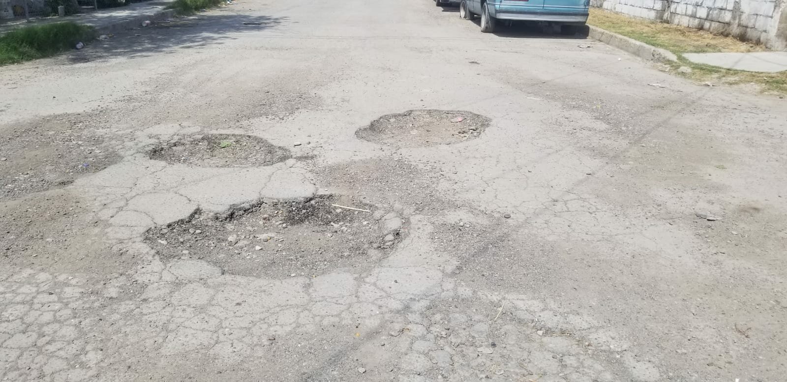 En malas condiciones la calle Lorenzo Cantú : Ciudadanos denuncian los baches que se encuentran a lo largo de toda la vialidad