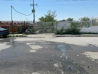 Vecinos de la colonia Primero de Mayo denuncian foco de infección por aguas negras