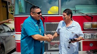 Tribu Kickapoo entrega equipo especializado a bomberos de Múzquiz para reforzar la atención de emergencias