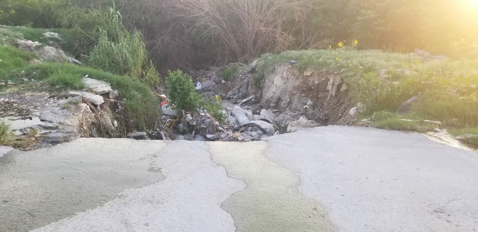 Sector Acoros enfrenta grave derrame de aguas residuales 