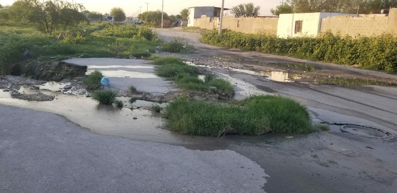 Sector Acoros enfrenta grave derrame de aguas residuales 