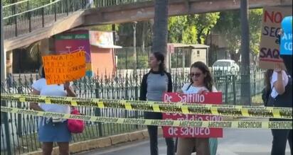  Grupo de 15 personas cierra bulevar por reclamos de agua