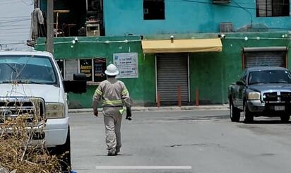 Vecinos de la colonia Azteca cumplen más de 24 horas sin luz y exigen solución inmediata