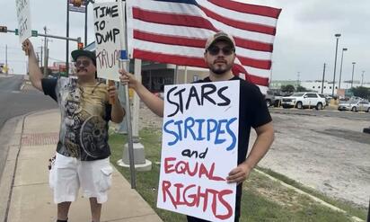 Protestan pacíficamente en Eagle Pass por redadas del ICE y políticas migratorias de Trump 