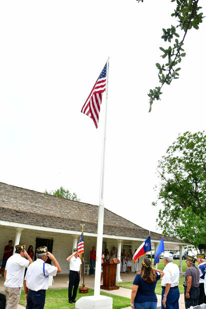 Eagle Pass conmemora el Día de la Bandera en Fort Duncan