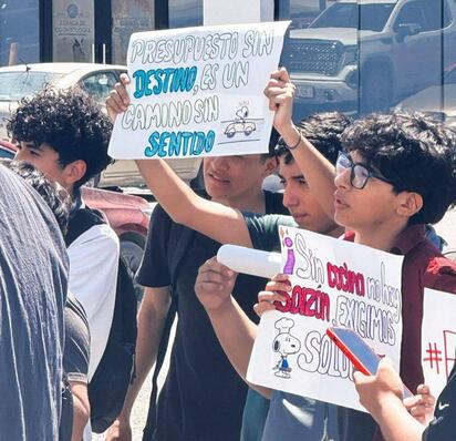 Universitarios de la Autónoma de Durango protestan por carencias y malos tratos 